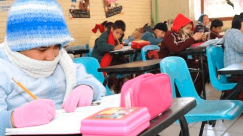 Colegios activan horario de invierno por ola de frío