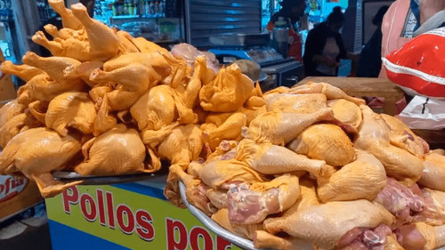 Precio del pollo supera lo acordado en Sucre y llega a Bs 25 por kilo