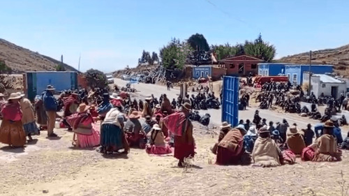 Campesinos de Túpac Katari levantan bloqueos y marchan hacia La Paz