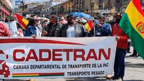 Transportistas de La Paz exigen liberación del tipo de cambio y mejoras en carreteras