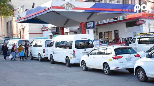 Transportistas analizan cercar la plaza Murillo