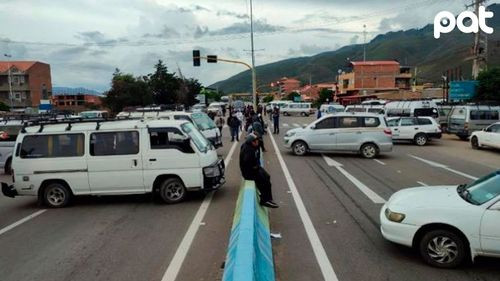 Bloqueos del Transporte Libre en Cochabamba afectan rutas clave con el occidente y oriente