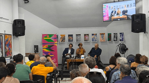 Libro sobre presunto contrabando de armas a Bolivia es presentado en La Habana