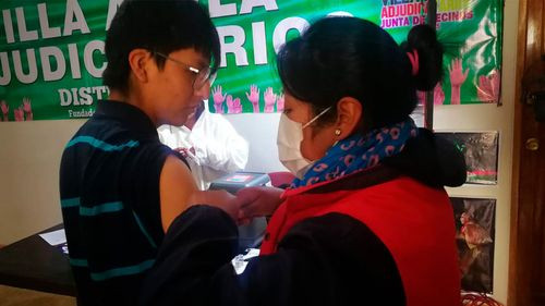Brigadas móviles de salud exhortan a vacunar a niños y advierten que algunos padres los esconden