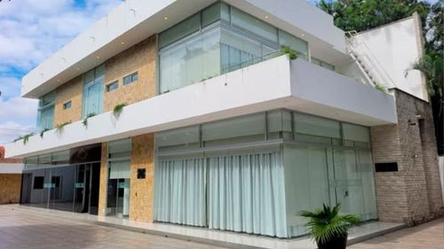 Denuncian lujos millonarios en casa ejecutiva de YPFB