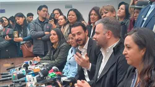 Gobernador electo de Santa Cruz llega a La Paz para reunirse con el presidente Rodrigo Paz